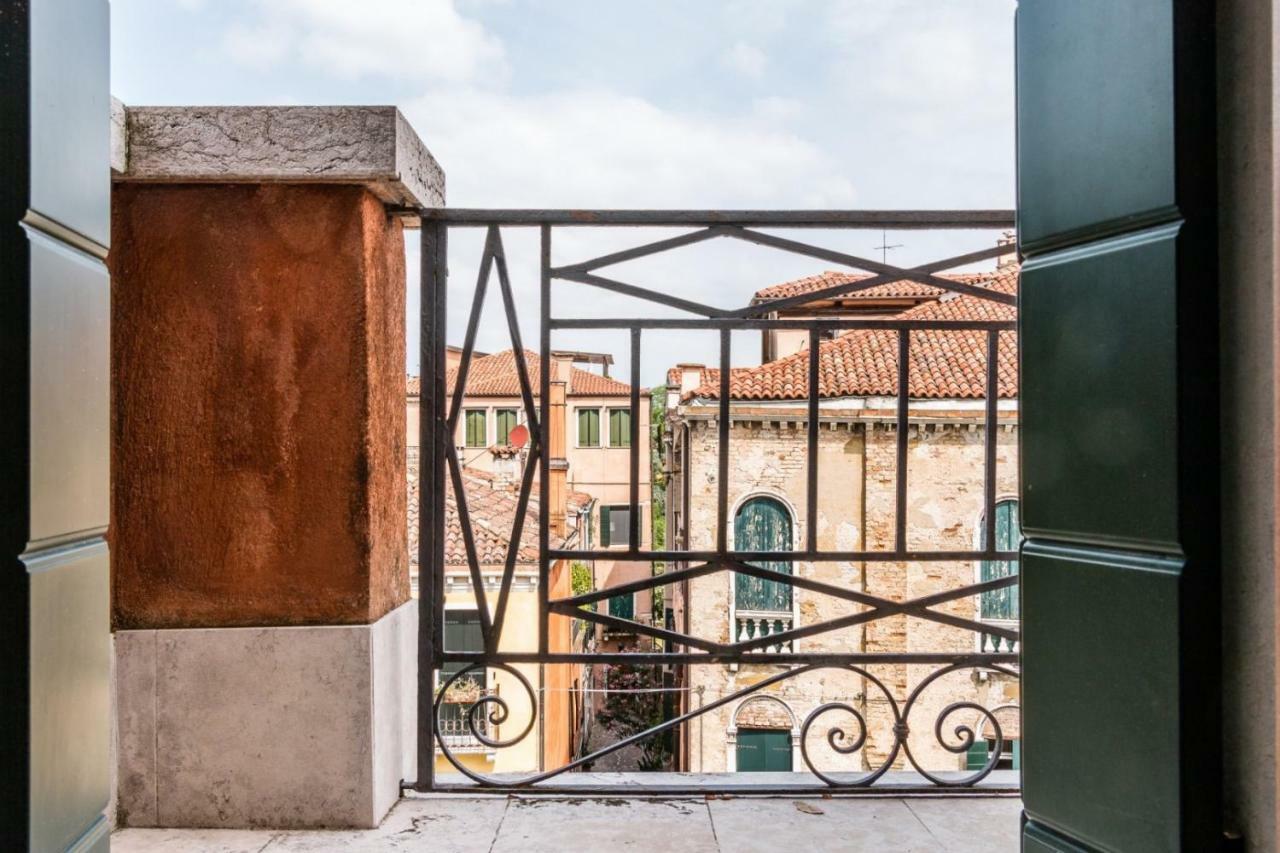 Carmini Canal View And Balcony With Lift Venice Luaran gambar