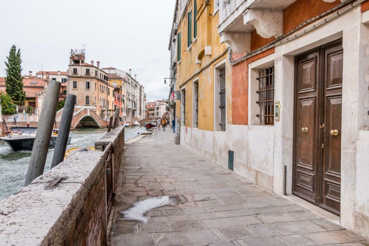 Carmini Canal View And Balcony With Lift Venice Luaran gambar